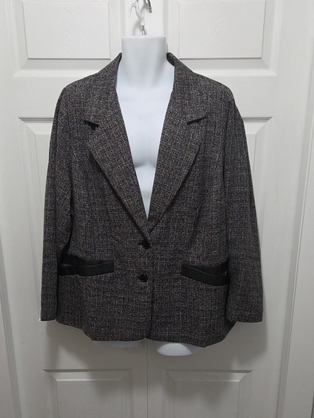 Avenue Size 26/28 Black and Charcoal Tweed Blazer with Faux Leather Trim